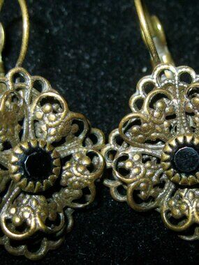 KIRKS FOLLY LACY FLOWER LIKE VINTAGE LEVERBACK EARRINGS FROM THE 1980'S